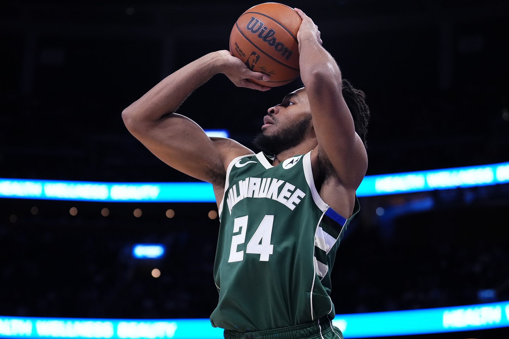 开云下载-卡梅隆·托马斯过去5场场均仅7.4分 命中率25.6% 三分16.7%