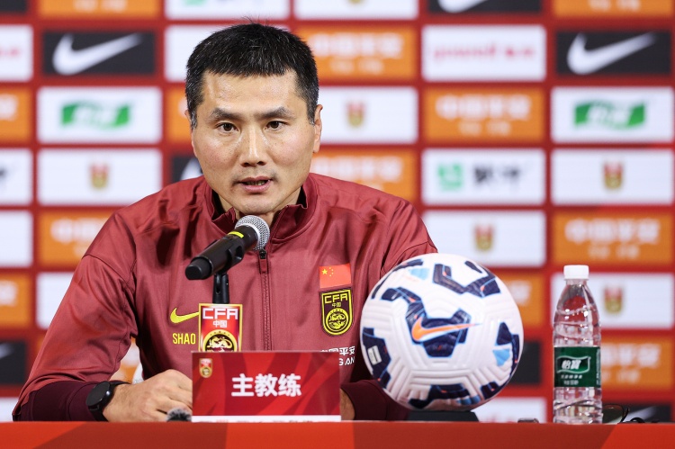 邵佳一：国足下期集训会选U23球员，但踢不上联赛的肯定不行！